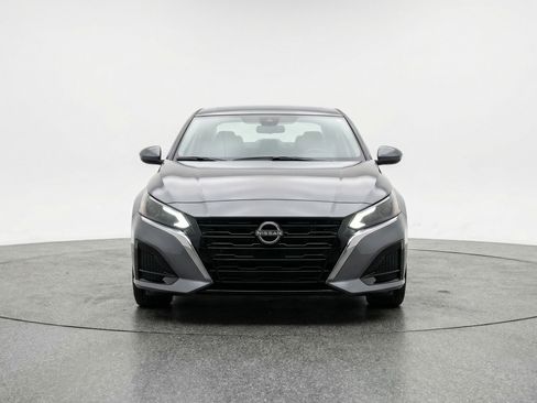 Used 2025 Nissan Altima 2.5 SV image 2