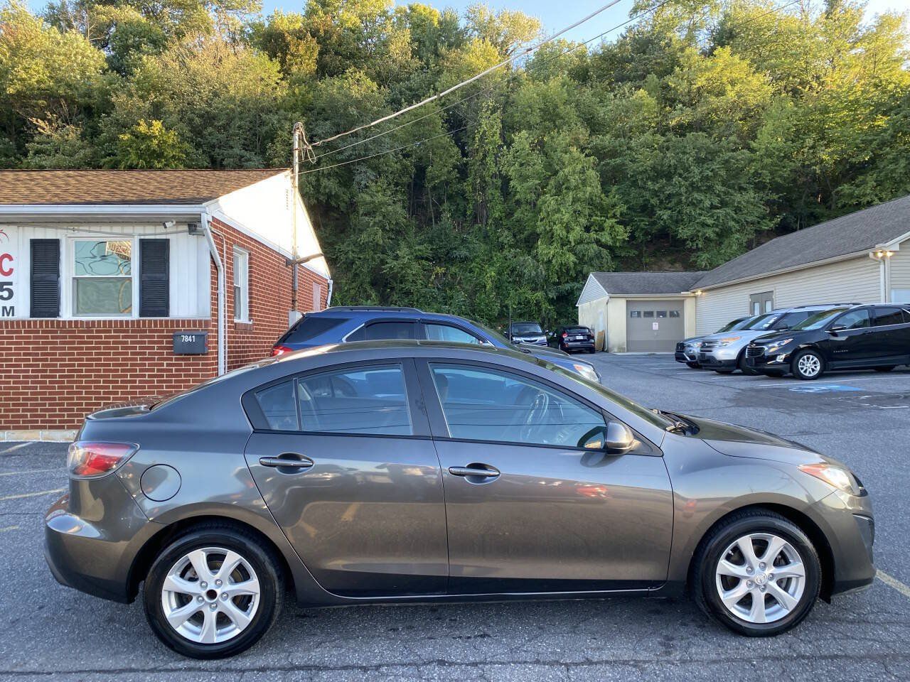 Used 2011 MAZDA MAZDA3 i Touring FWD image 4