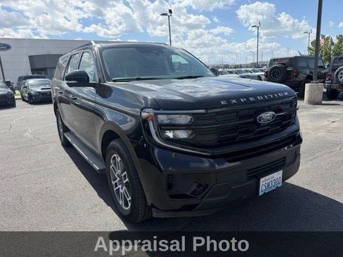 Used 2025 Ford Expedition Max Active AWD/4WD image 9