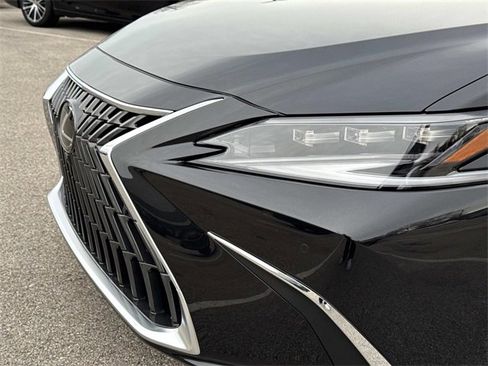 New 2025 Lexus ES 350 Ultra Luxury image 10