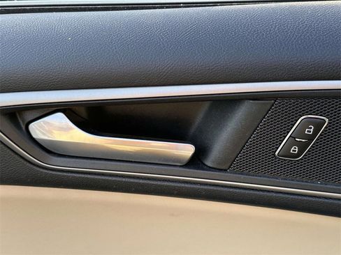 Used 2022 Ford Edge SEL w/ Convenience Package image 9