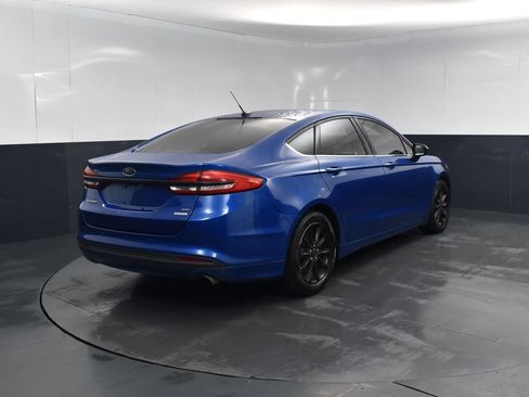 Used 2017 Ford Fusion SE w/ Fusion SE Technology Package FWD image 5