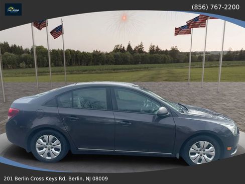 Used 2014 Chevrolet Cruze LS image 2