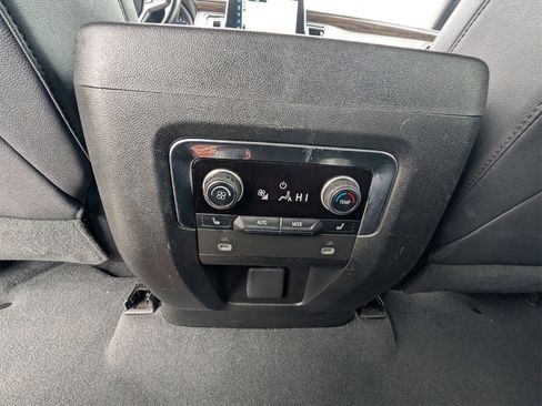 Used 2023 Chevrolet Suburban Premier image 21