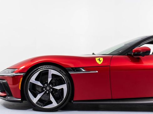 Certified 2025 Ferrari 12Cilindri RWD image 28