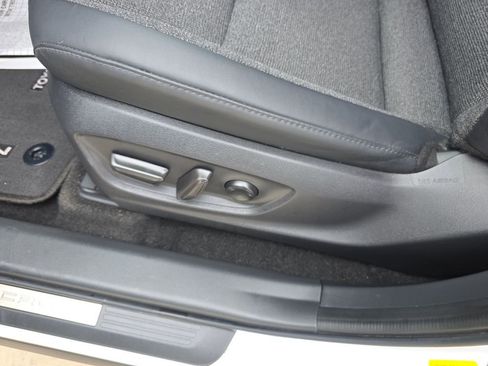 Used 2023 Toyota Crown XLE image 12