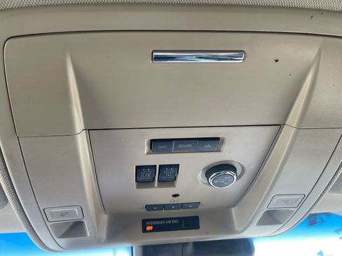Used 2016 GMC Yukon XL SLT RWD image 18