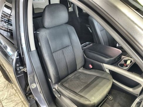 Used 2018 Nissan Titan SV w/ SV Convenience Package image 24