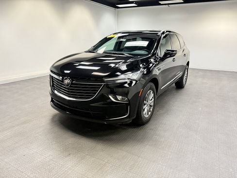 Used 2023 Buick Enclave Essence image 1