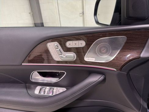 Used 2025 Mercedes-Benz GLS 450 4MATIC image 12