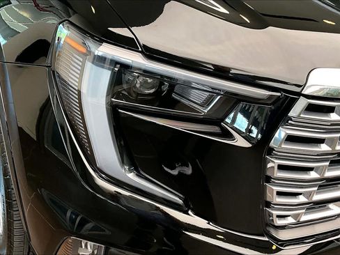 Used 2025 GMC Acadia Denali FWD image 26