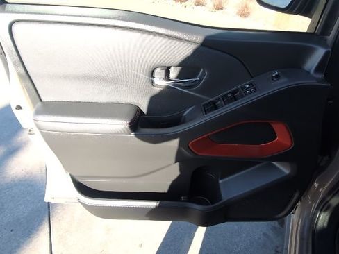 Used 2024 Nissan Frontier PRO-4X w/ Off-Road Protection Package image 11