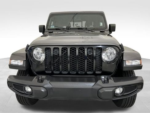 Used 2022 Jeep Gladiator Sport image 2
