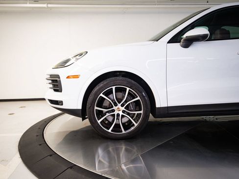 Certified 2023 Porsche Cayenne Platinum Edition AWD/4WD image 11