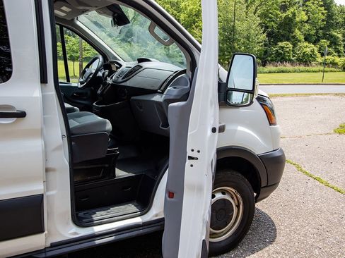 Used 2019 Ford Transit 250 130 Low Roof image 15