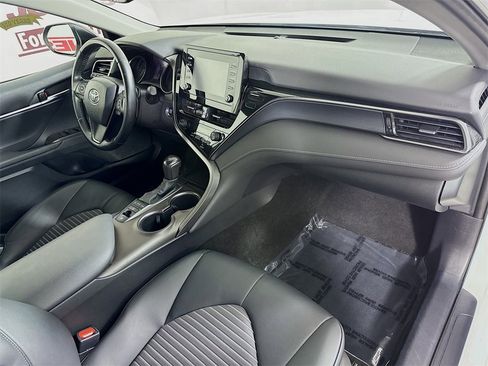 Certified 2022 Toyota Camry SE image 31
