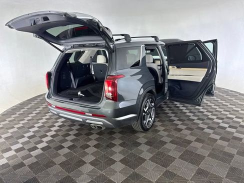 Used 2023 Hyundai Palisade Limited w/ Cargo Package FWD image 16