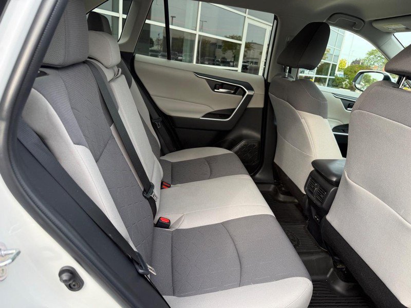 Used 2022 Toyota RAV4 XLE AWD/4WD image 12