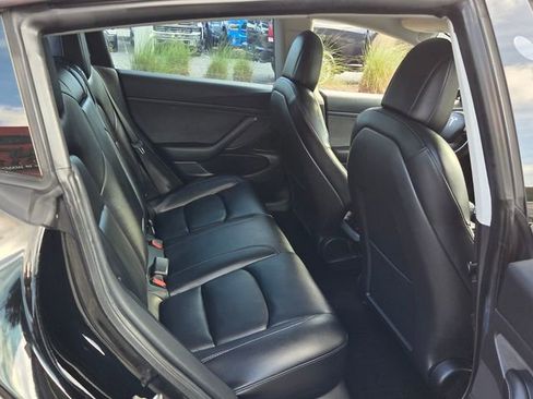Used 2021 Tesla Model 3 Standard Range Plus image 15