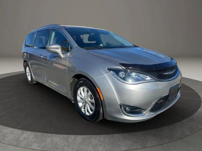 Used 2018 Chrysler Pacifica Touring-L w/ Premium Audio Group