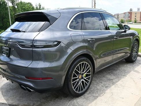 Used 2021 Porsche Cayenne Turbo S AWD/4WD image 5