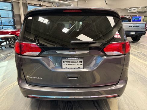 Used 2018 Chrysler Pacifica Touring-L Plus FWD image 31