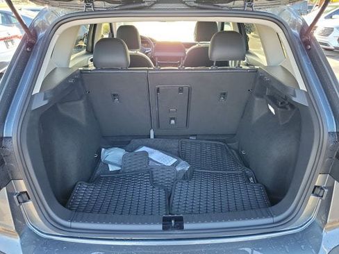 Certified 2025 Volkswagen Taos SE w/ Panoramic Sunroof Package FWD image 7