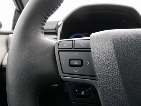 Used 2025 Toyota Camry XLE image 23