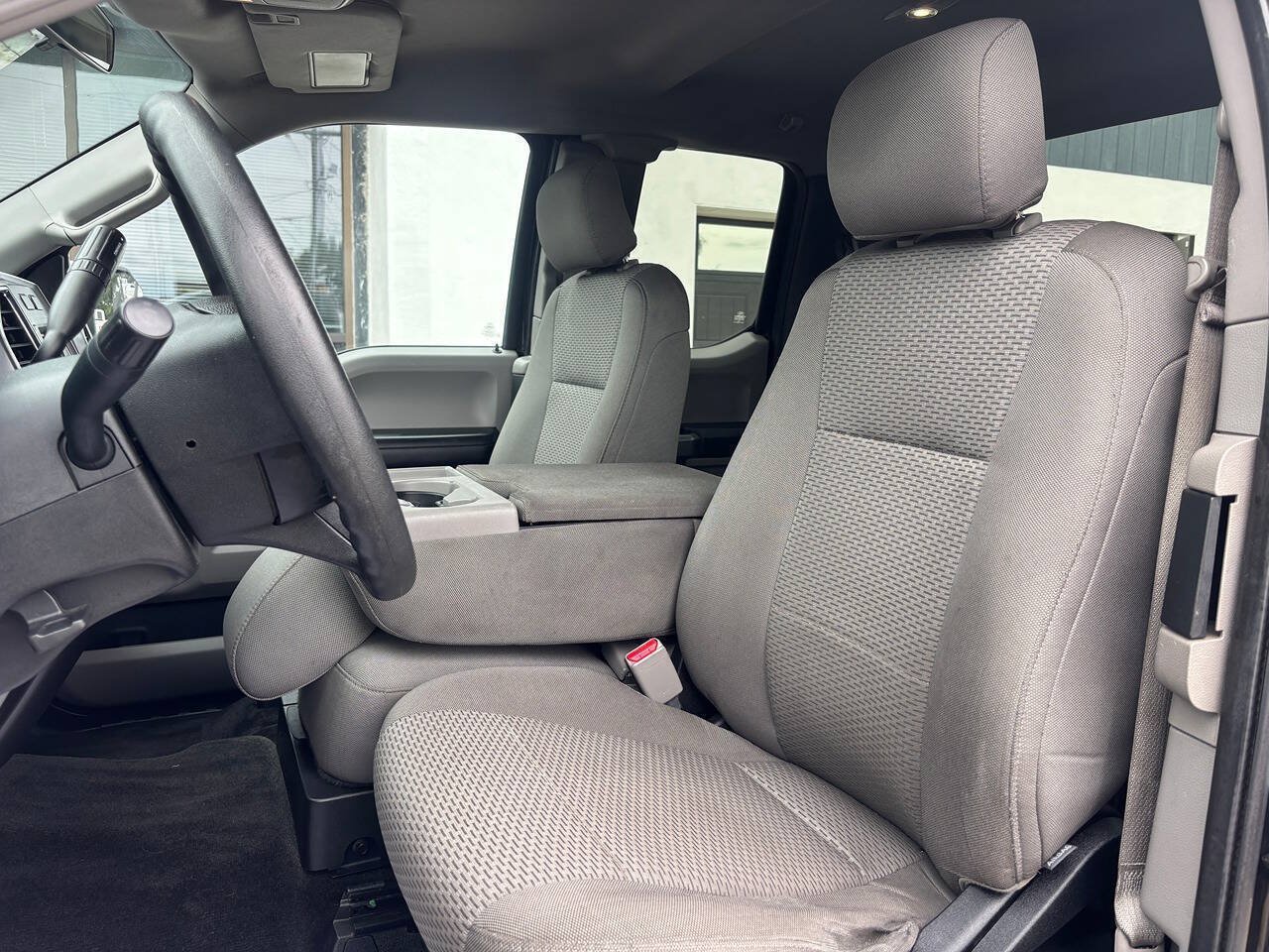 Used 2015 Ford F150 XLT AWD/4WD image 22