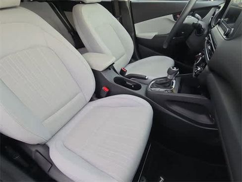 Used 2023 Hyundai Kona SEL image 21