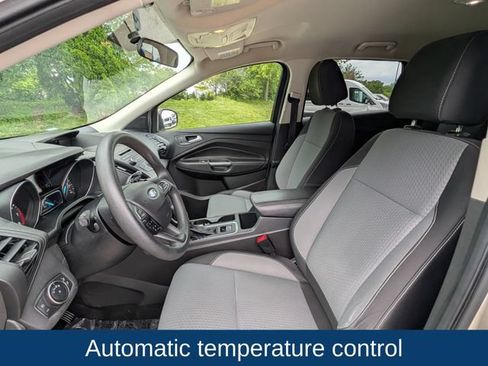 Used 2017 Ford Escape SE w/ SE Cold Weather Package AWD/4WD image 10