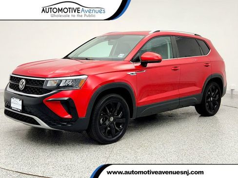 Used 2022 Volkswagen Taos SE w/ Panoramic Sunroof Package image 1