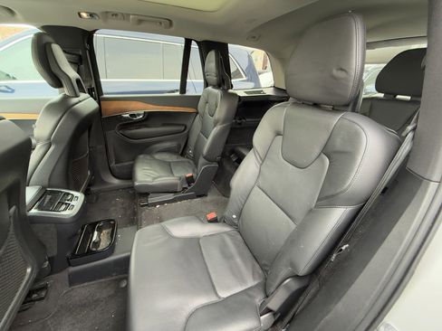 Used 2021 Volvo XC90 T6 Momentum image 31