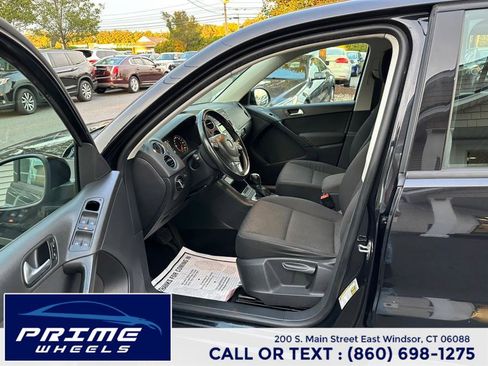 Used 2013 Volkswagen Tiguan S image 9