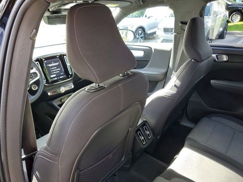 Certified 2025 Volvo XC40 B5 Core AWD/4WD image 12