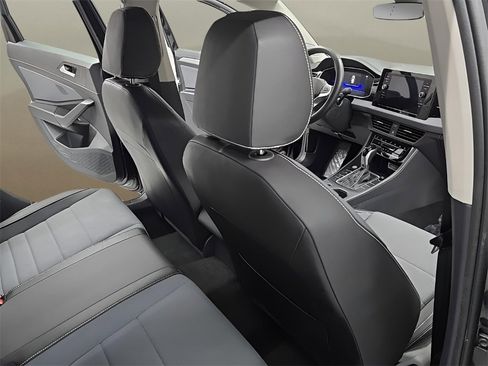 Used 2025 Volkswagen Jetta SE image 17