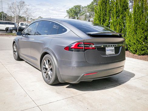Used 2021 Tesla Model X Long Range image 9