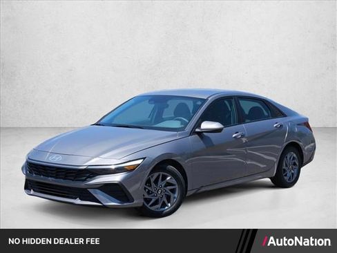 Used 2024 Hyundai Elantra SEL FWD image 1