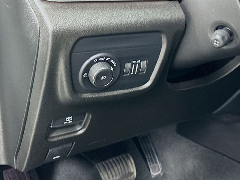 Used 2024 Jeep Grand Cherokee Limited w/ Luxury Tech Group II image 10