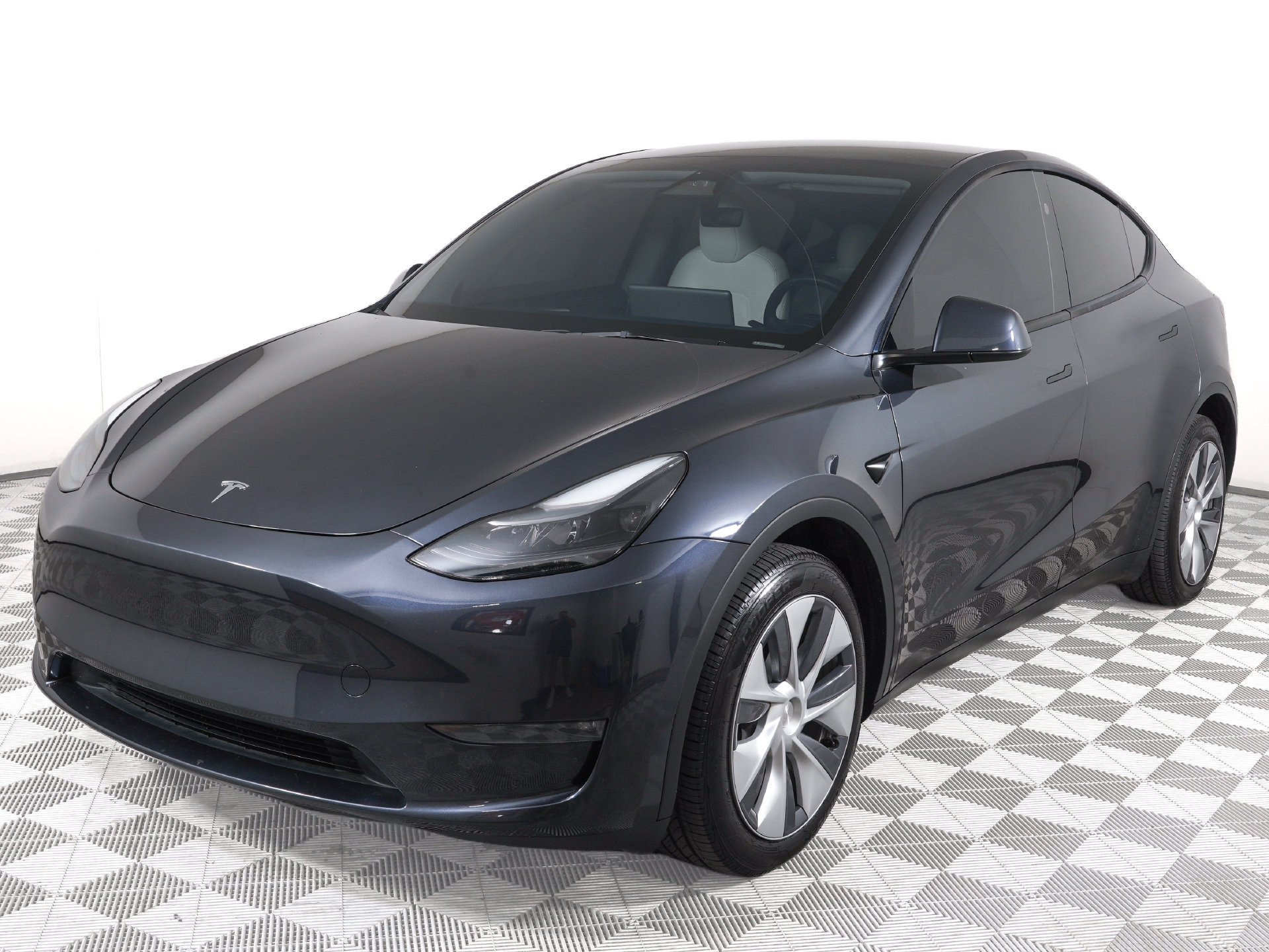 Used 2024 Tesla Model Y Long Range AWD/4WD image 8