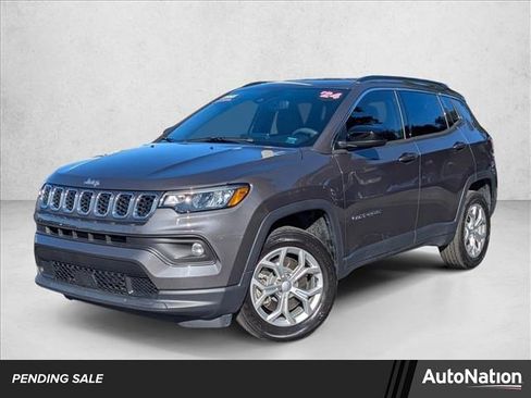Used 2024 Jeep Compass Latitude image 1