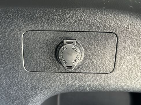 Used 2020 Toyota RAV4 XLE FWD image 21
