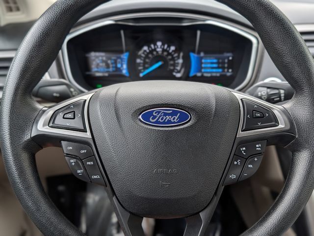 Used 2017 Ford Fusion SE FWD image 24