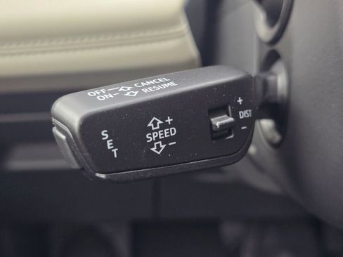 Used 2025 Audi Q6 e-tron Premium Plus w/ Premium Plus AWD/4WD image 42