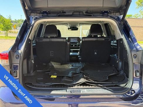 Used 2022 Toyota Highlander XLE AWD/4WD image 9