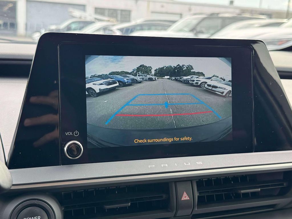 Used 2025 Toyota Prius LE FWD image 28