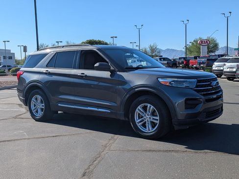 Used 2020 Ford Explorer XLT image 8