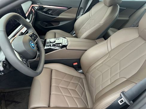 Used 2026 BMW i5 eDrive40 w/ Premium Package image 9