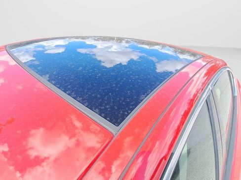 Used 2018 Jaguar XE Premium image 6