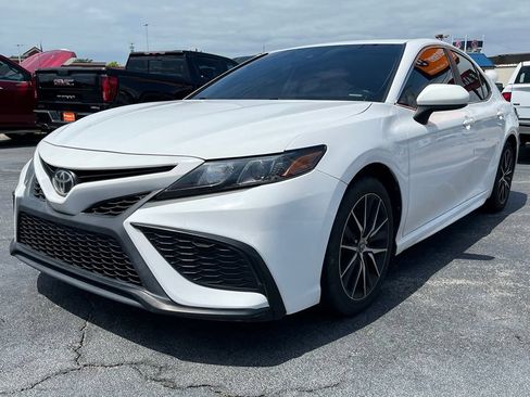 Used 2021 Toyota Camry SE FWD image 4